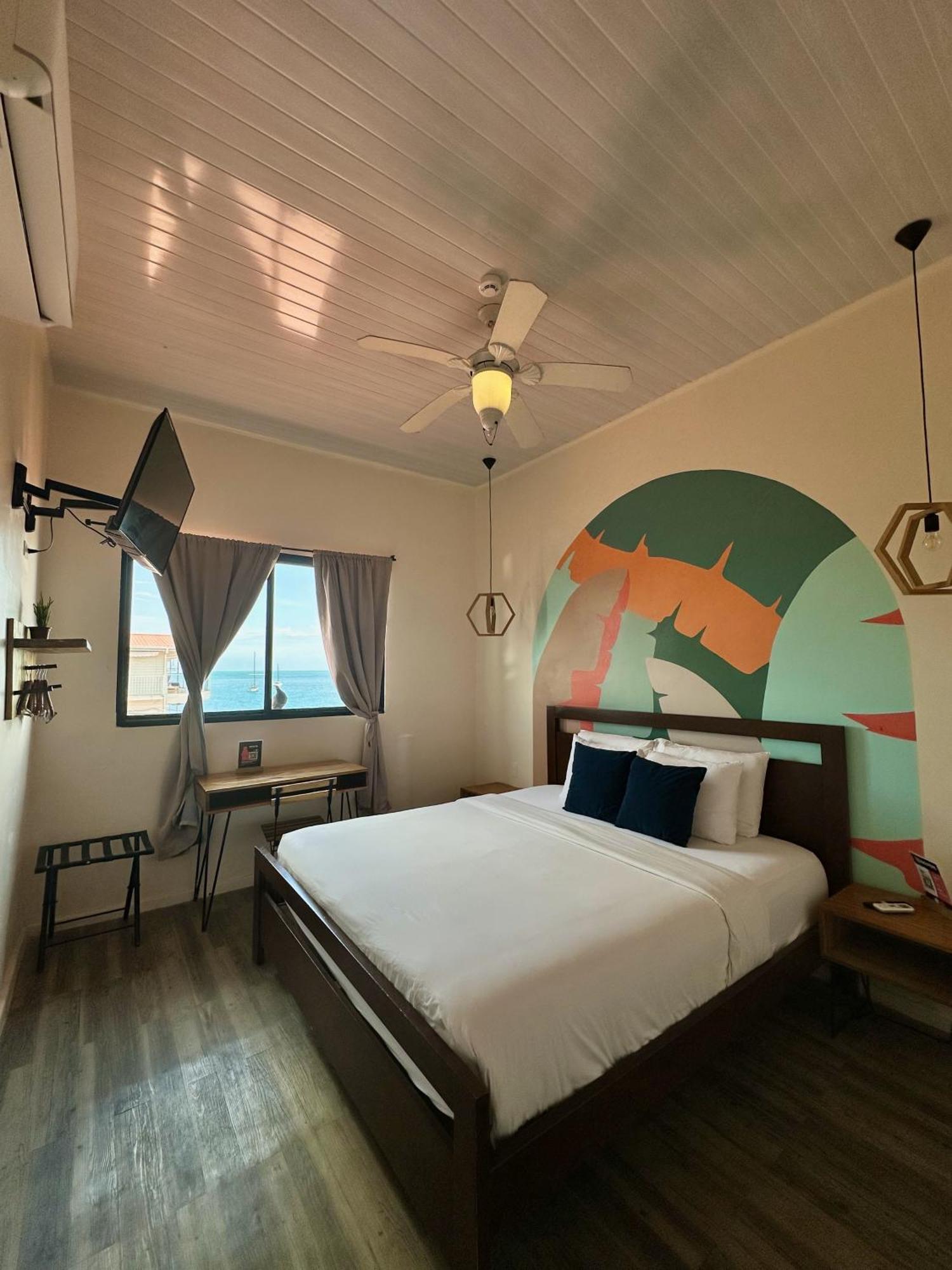 Socialtel Bocas Del Toro Hotel Exterior photo